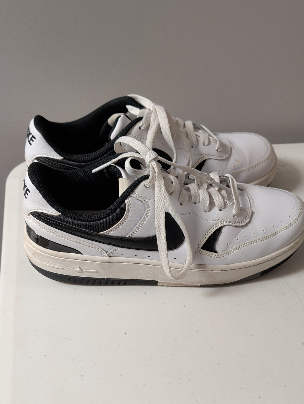 Nike Women’s White and Black Low-Top Sneakers